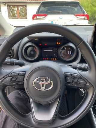 Toyota Yaris IV Design 1.5 Essence 130ch – 2021